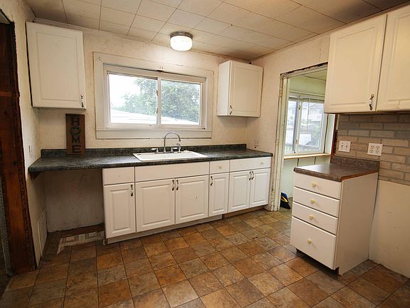 3rd image of 406 Spring St
