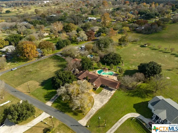 5 Augusta Dr, Seguin, TX 78155