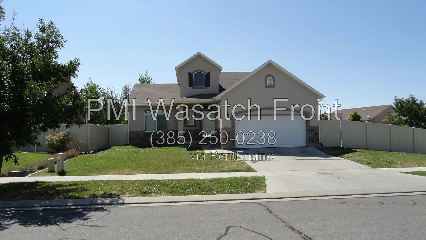 3 bed, 2.5 bath, 1748 sqft, $1,950 — Photo 1
