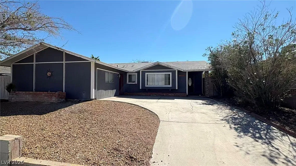 3 bed, 2.0 bath, 1877 sqft, $2,140 — Photo 1