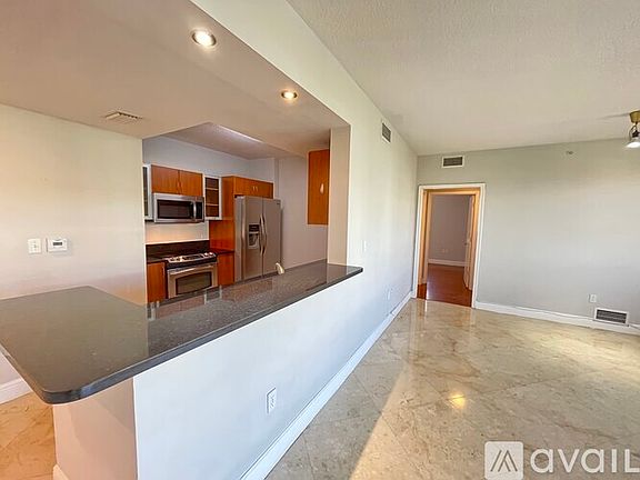 5th image of 18800 NE 29th Ave APT 406