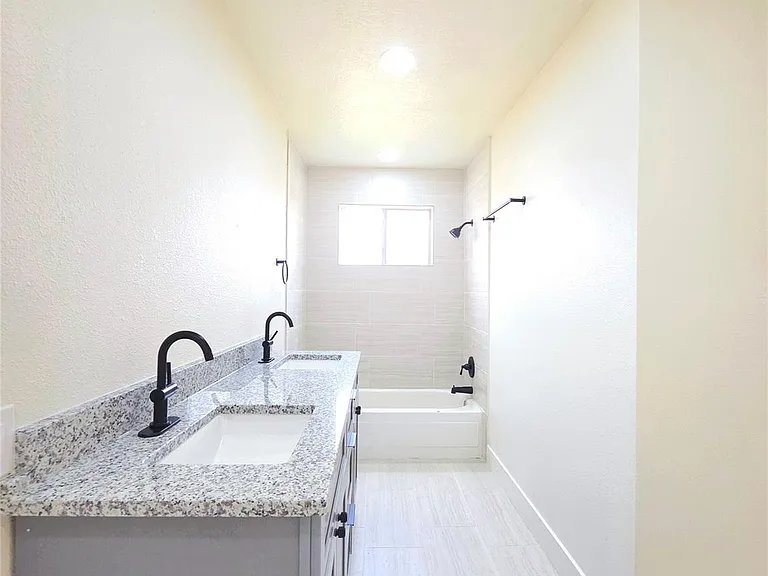 6706 Dinner Creek Ct — Photo 18