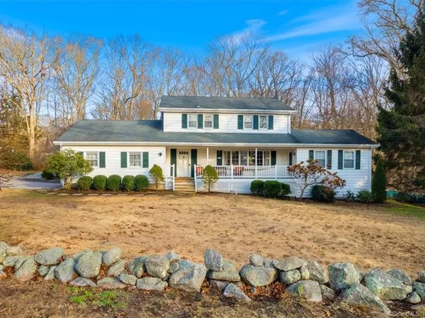 5 Palmer Drive, Ledyard, CT 06335