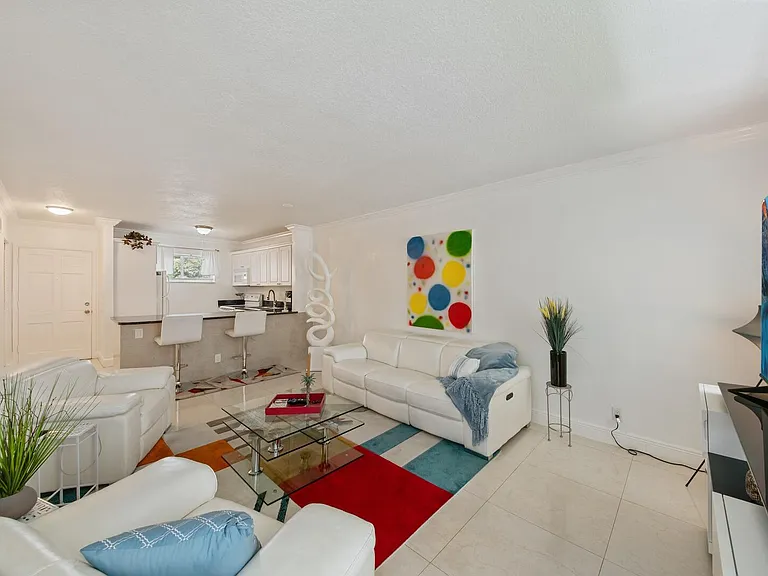 2581 N Garden Dr #206 — Photo 5