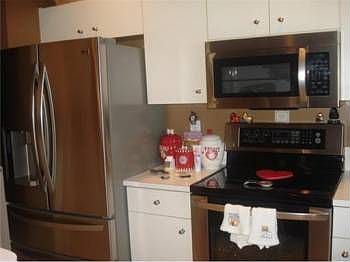 3rd image of 4461 Blossom Ln