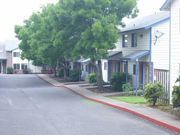 2 store apt have own yard