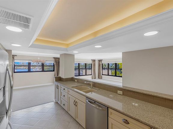 5th image of 3200 Port Royale Dr N APT 301