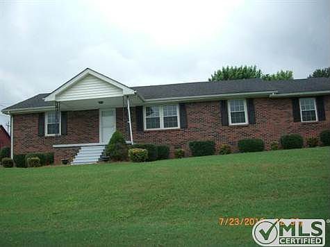 4th image of 104 Thompson Ln