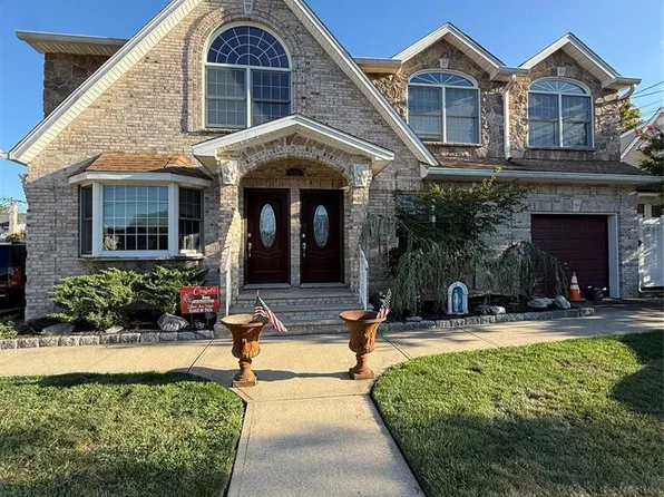 178 Lee St, Elmwood Park, NJ 07407