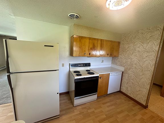 5th image of 33 W Evergreen Dr