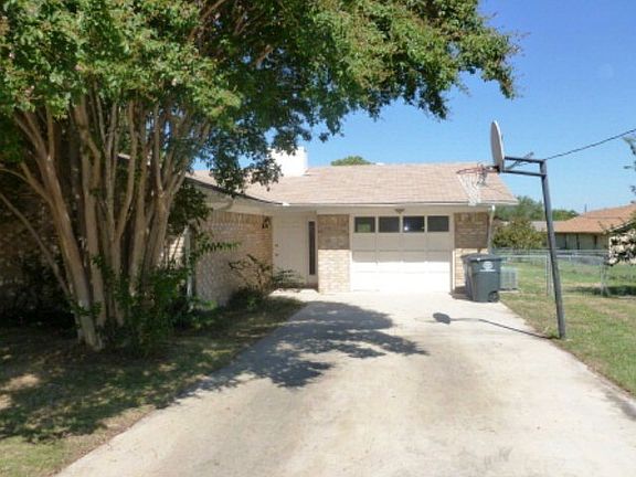 2nd image of 1438 Camellia Ln