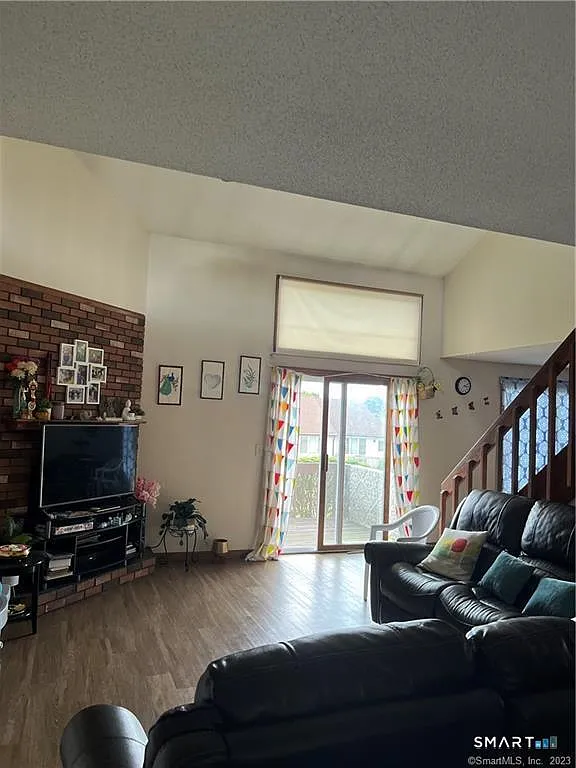 Pleasant Hills — Photo 1