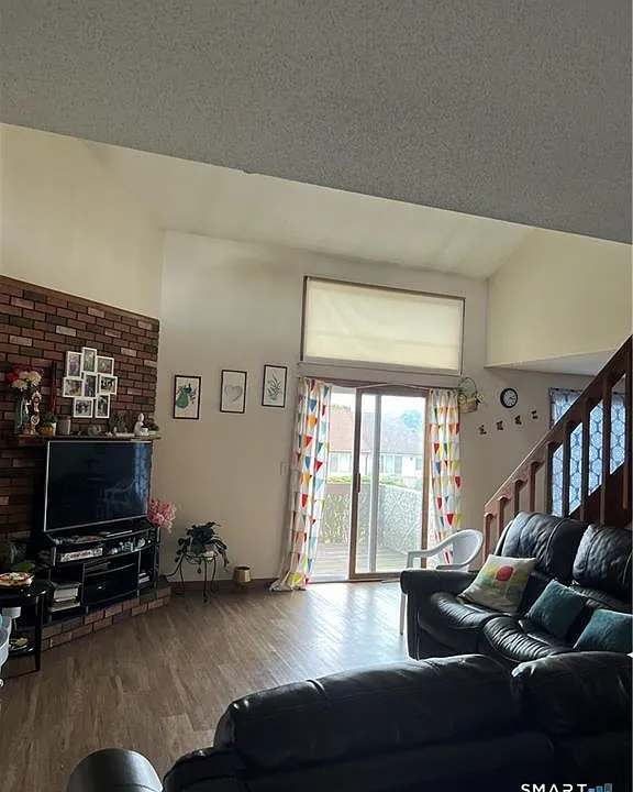 20 Arthur Dr #1