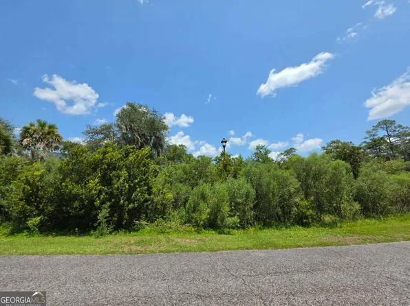 902 Riverview Dr E, Saint Marys, GA 31558