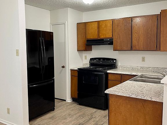 3rd image of 8871 Meadow Trace St