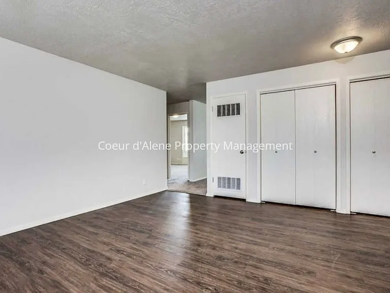 10230 N Hillview Dr — Photo 11