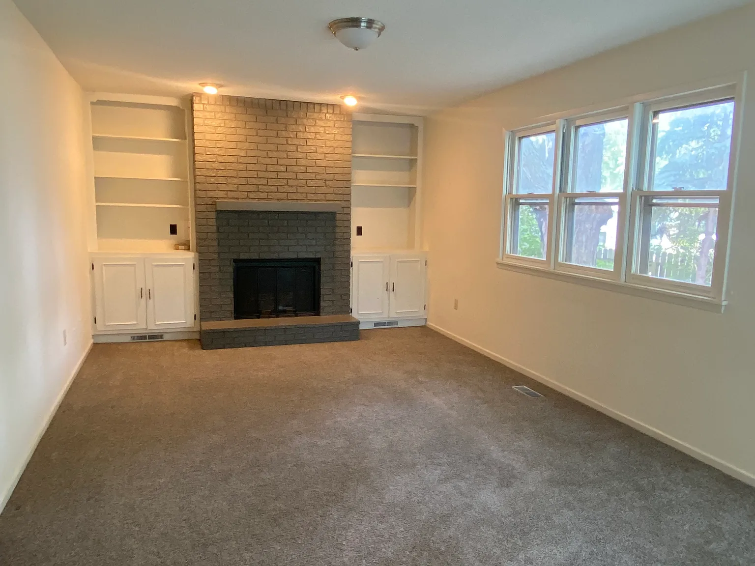 4 bed, 1636 sqft, $2,200 — Photo 2