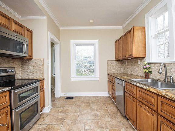 4th image of 3114 Fountain Park Blvd