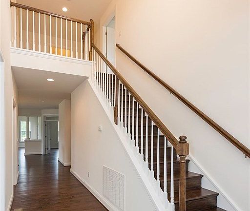 2nd image of 7003 Benhall Circle Gln