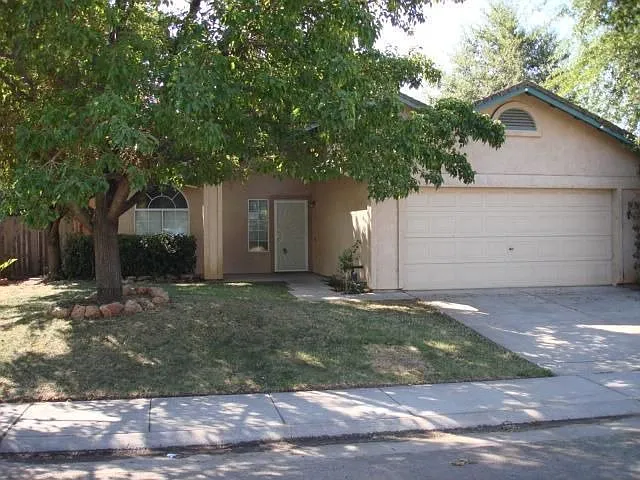 654 Willowgreen Cir photo 1