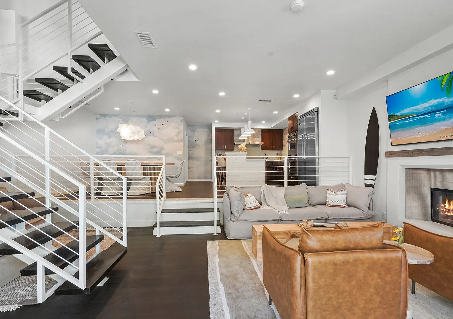 Exceptional Contemporary Renovated Furnished 3 bed 3.5 bath home in Serene Canyon Setting in Beve... — Photo 3