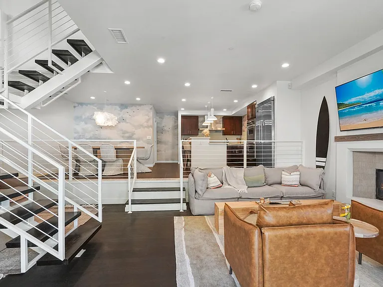 9842 Portola Dr — Photo 3