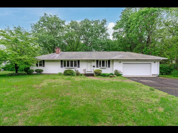 557 Maple Rd, Longmeadow, MA 01106