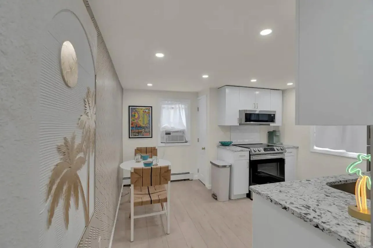 3 bed, 750 sqft, $2,500 — Photo 1