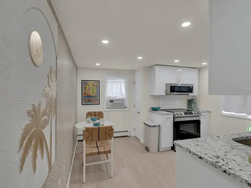 233 Sheridan Ave #2