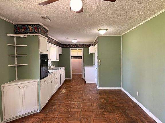 5th image of 409 E Lakeside Dr