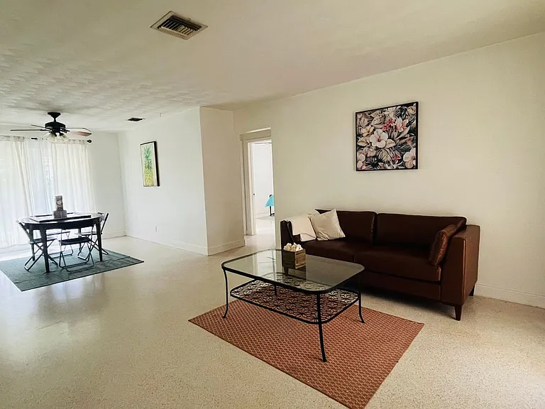 1525 Cleveland St — Photo 2