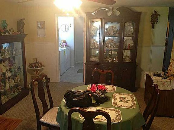 4th image of 909 Linden St
