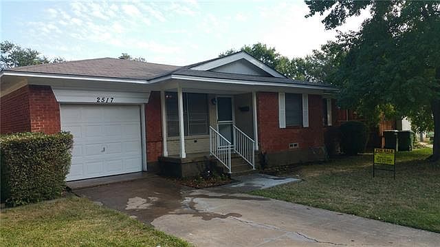 1st image of 2517 Lakeside Dr