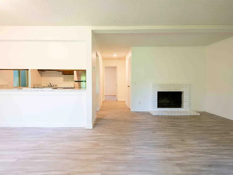 Woodridge Apartments — Photo 12