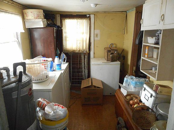 4th image of 121 Camden St