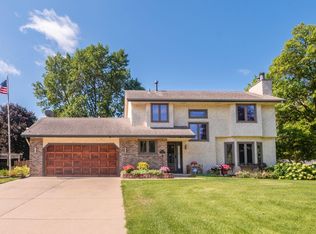17229 Round Lake Rd, Eden Prairie, MN 55346