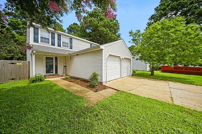3 bed, 2.5 bath, 1440 sqft, $2,400 — Photo 2