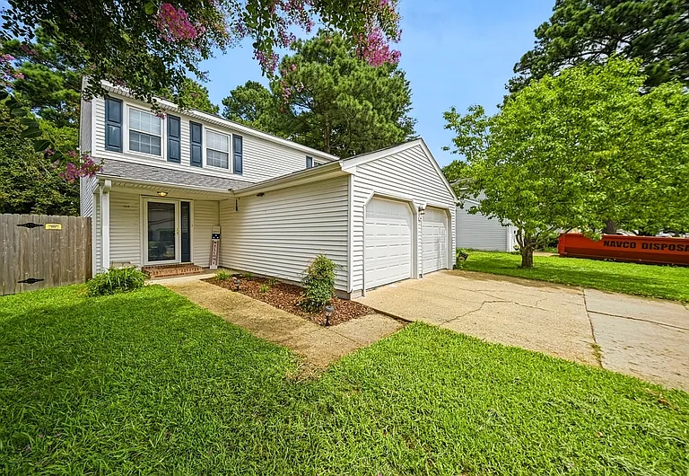 1119 Mill Lake Quarter — Photo 2