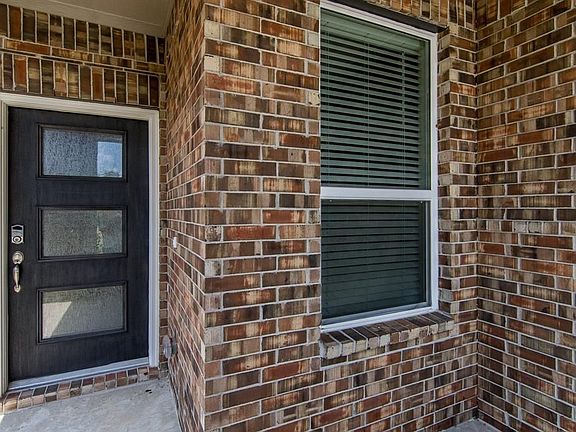2nd image of 18565 Meadow Ct