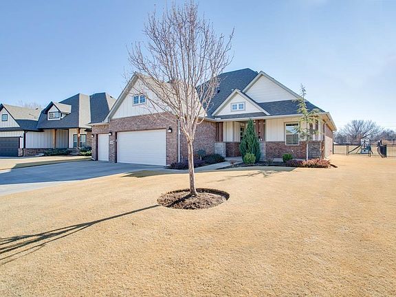 2nd image of 4809 Sawgrass Ln