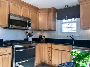 15 Bishop St, North Haven, CT 06473