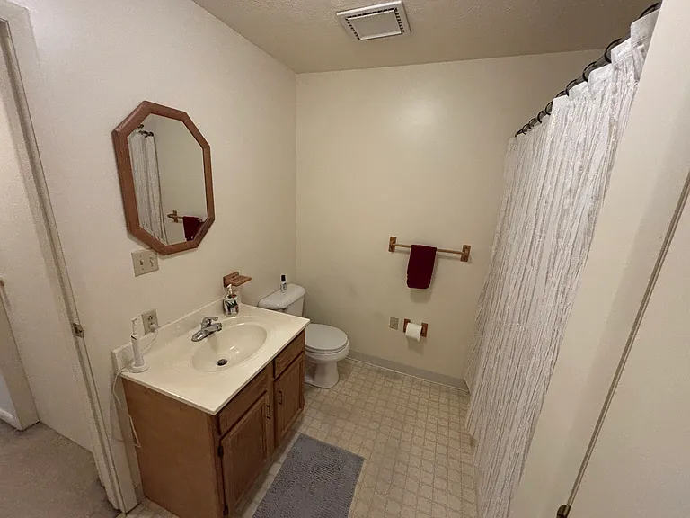 1110 Madison Ave #10 — Photo 10