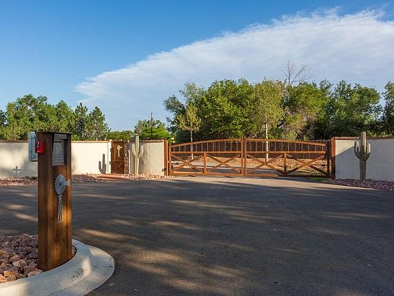 2nd image of 390 Pueblito Ln NW