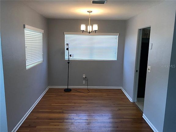 5th image of 1045 N Thornton Ave