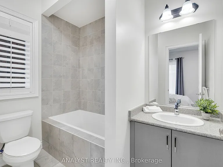 61 Ross Vennare Cres — Photo 37