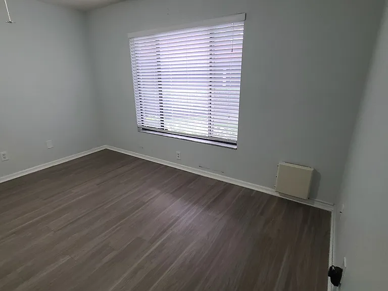 18318 Aintree Ct — Photo 30
