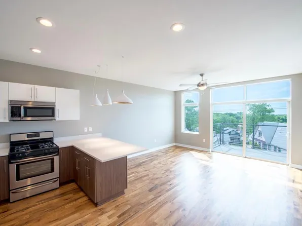 2534 S Kinnickinnic Ave #204, Milwaukee, WI 53207