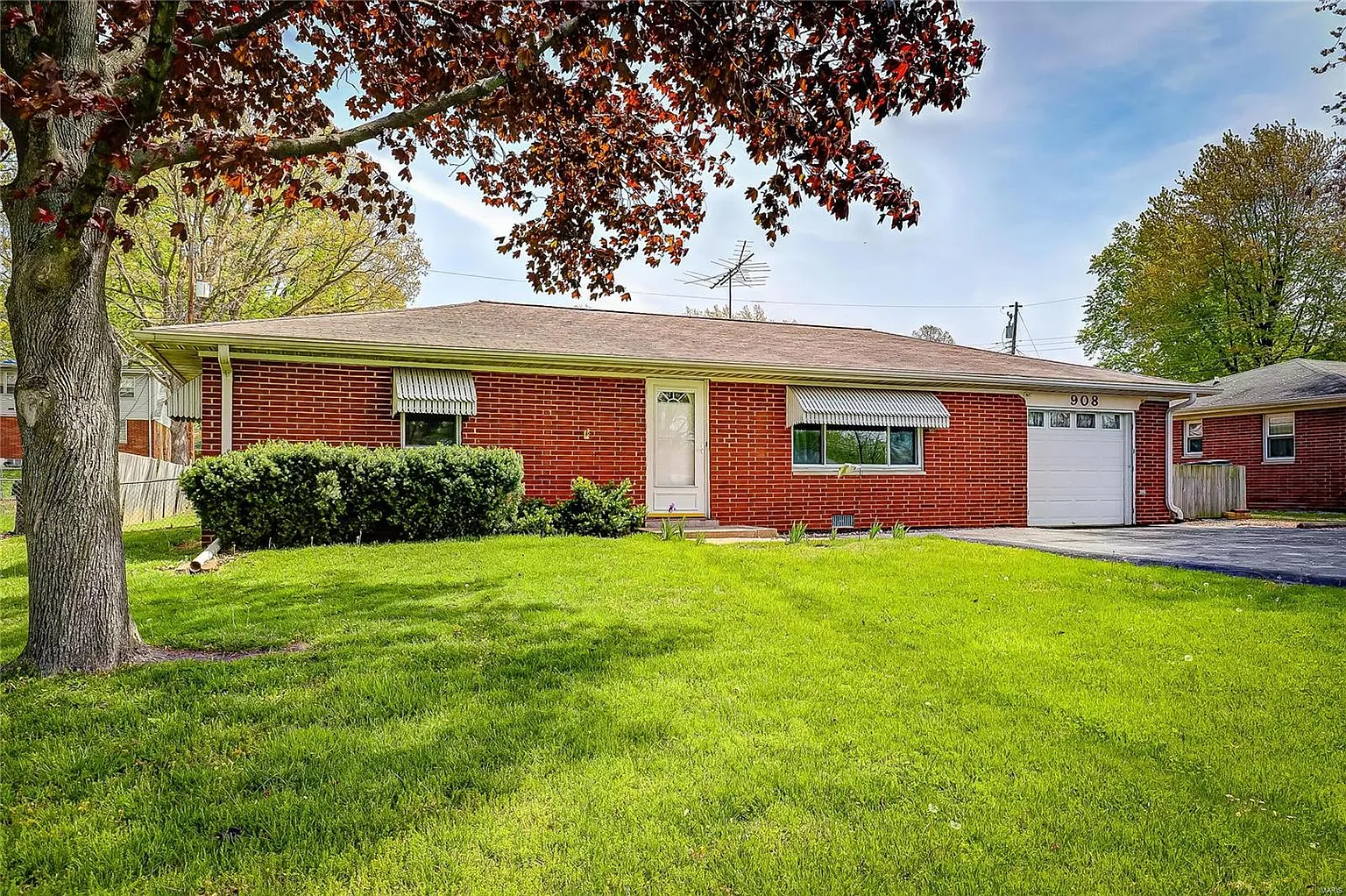 908 Peony Dr photo 1