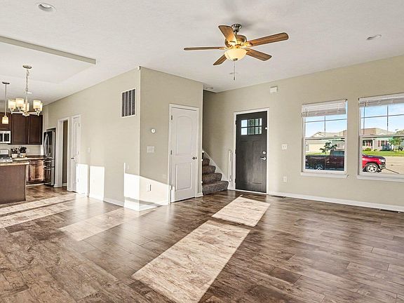 3rd image of 173 Crystal Ct