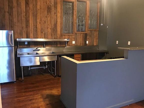 3rd image of 4059 Saint Clair Ave #320